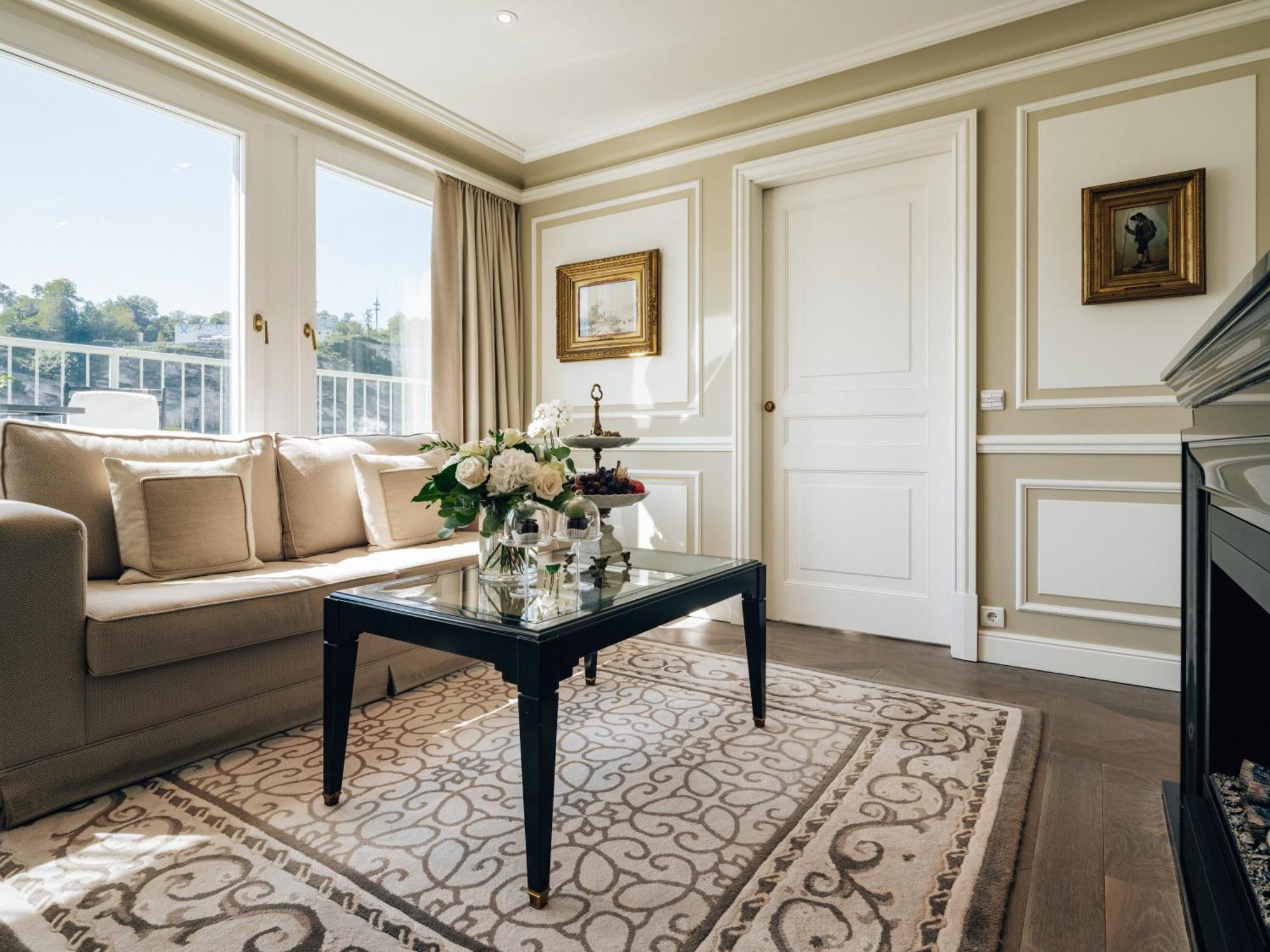 Hotel Sacher Salzburg Exterior foto A living room in a suite